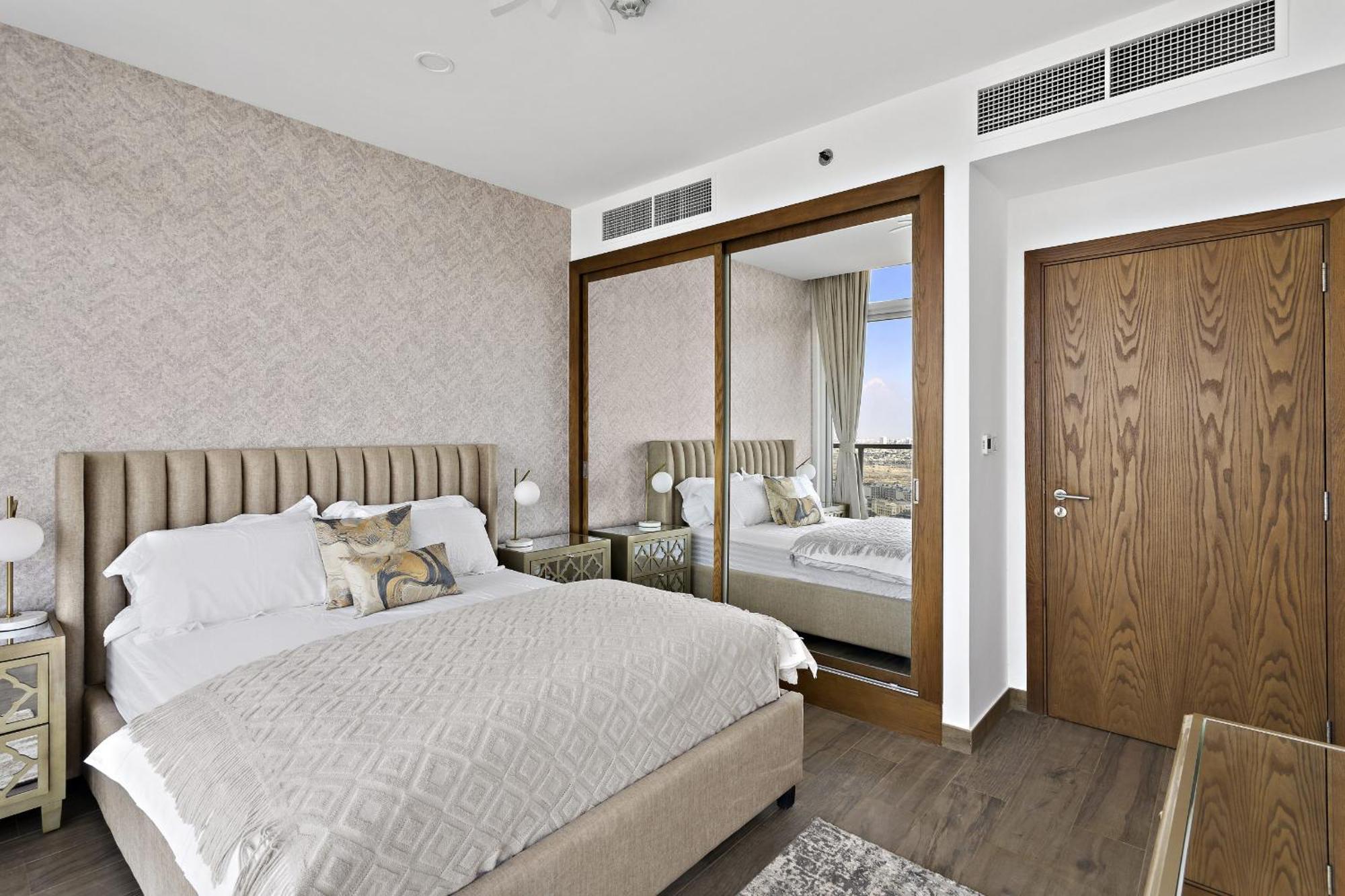 Vayk - Bright 4 Bd Penthouse With Spacious Terrace * Dubai